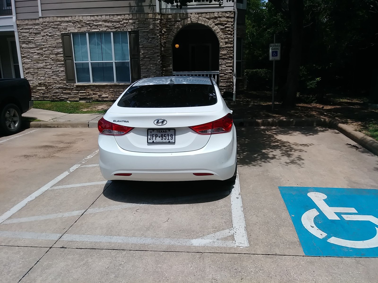 Quik Tow Emergency Towing – Available 24/7 for Urgent Situations